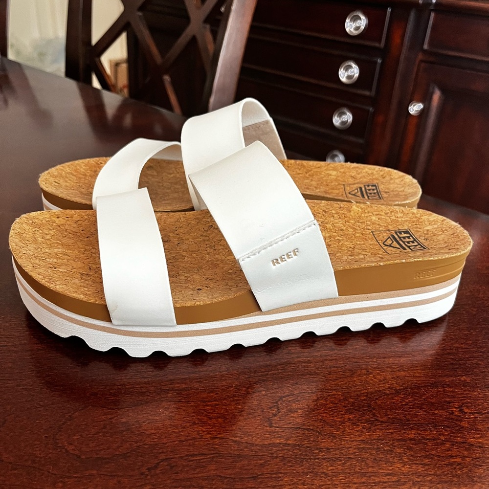 Reef Cushion Vista Hi in White (size 9)